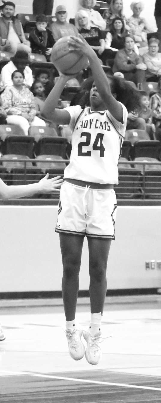 Littlefield’s Amoni Jefferson, pulls up for a jumper in the lane, for two of her 16 points, as she surpassed 1,000 career points, in the Lady Cats final regular season game against Idalou on Tuesday at Wildat Gym. (Staff Photo by Derek Lopez)