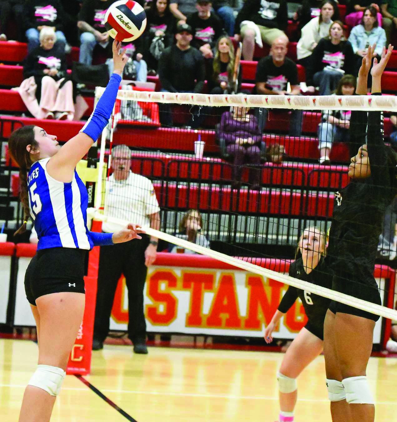 Olton’s Llama Ramirez drops a tip over Forsan’s Ary’Anna Mealing, looking for a kill, during the Fillies’ Area Play-off match against the Lady Buffaloes on Tuesday at Coronado High School. (Staff Photo by Derek Lopez)