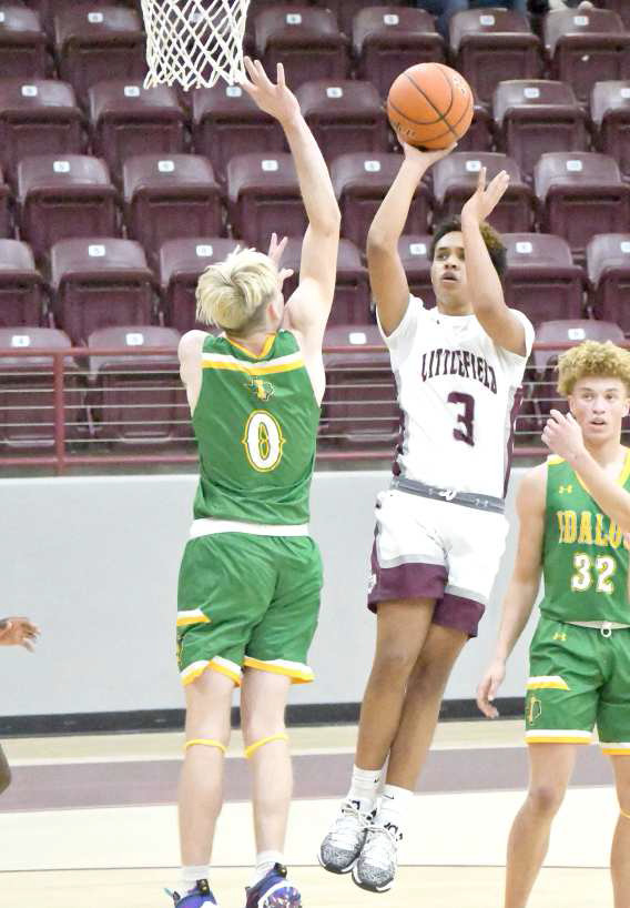 Ryan Williams (3) puts up a floater over Idalou’s Logan Mennel (0), during the first half of the Wildcats’, 58-52, victory at Wildcat Gym in Littlefield on Tuesday. (Staff Photo by Derek Lopez)