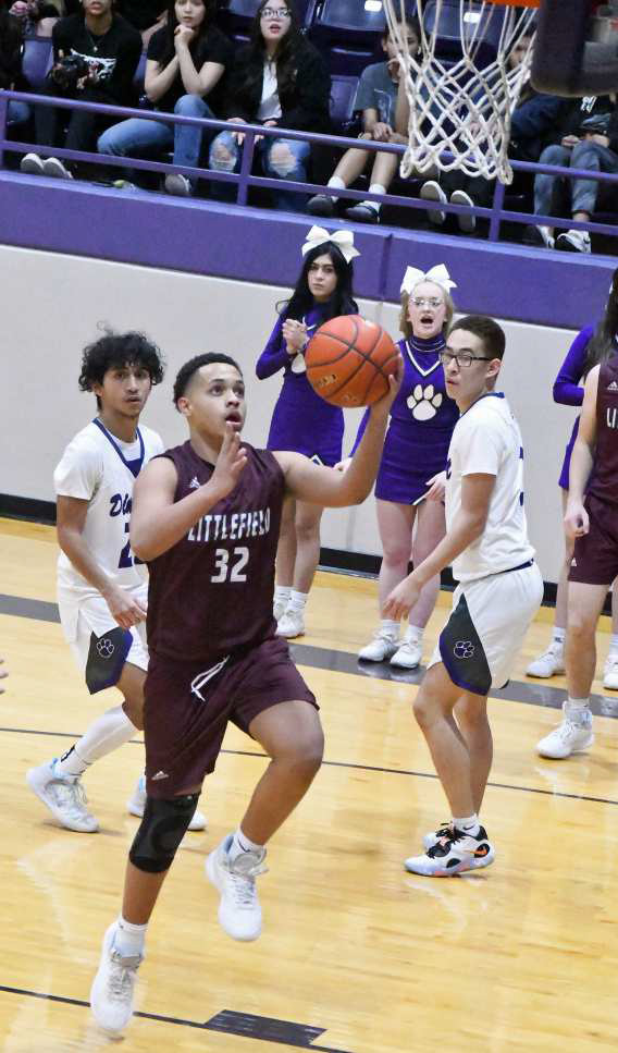 WIldcats win big road game over Dimmitt, 66-60