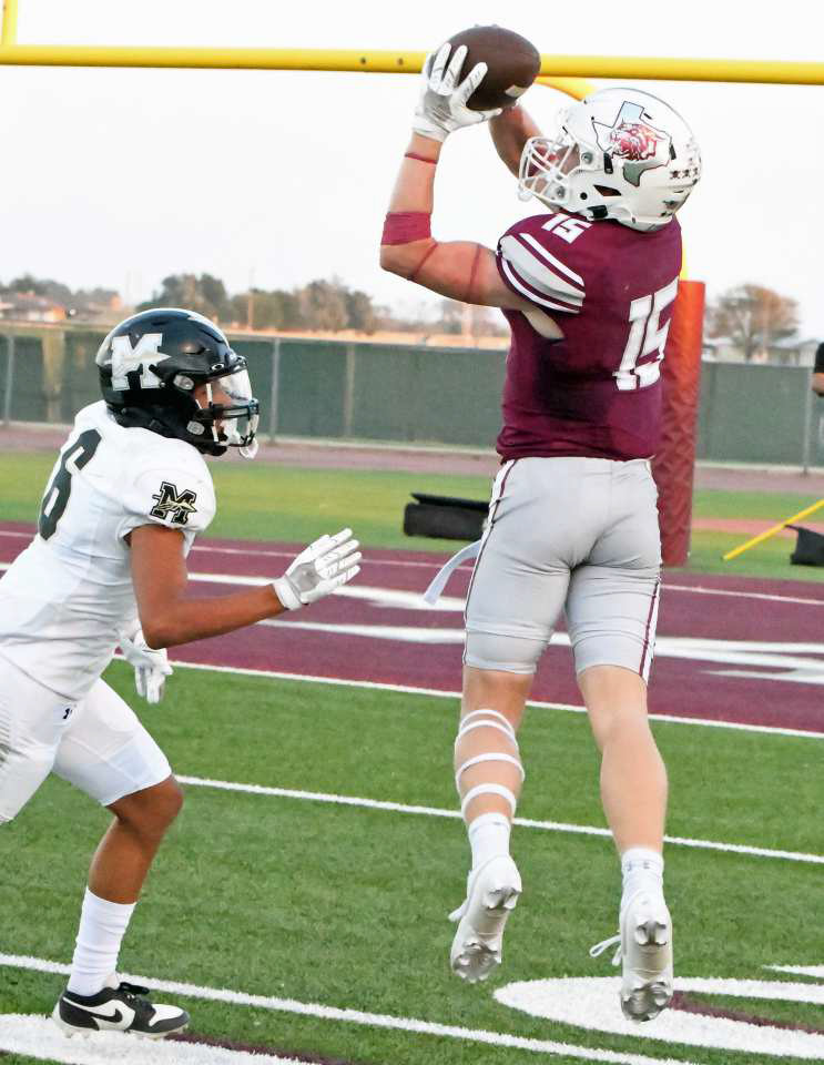 Wildcats throttle Indians, 60-14, for Homecoming victory