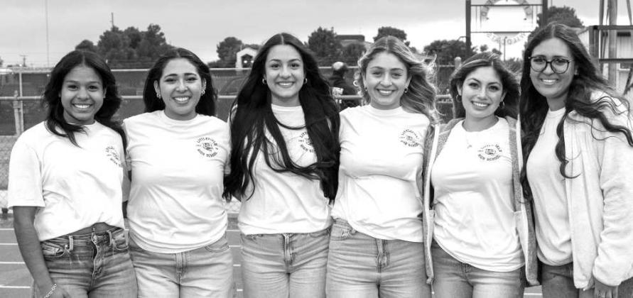 Natalie Mata, Brittani Wright, Yazmin Longoria, Tailyn Gomez, Hannah Lopez and Kamila Silveira celebrate the Senior Sunset on May 21, 2026. (Photo by Madison Vidales)