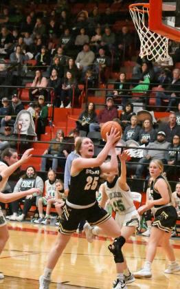 GETTING TO THE BASKET - Sudan sophomore, Gracyn Shultz (25), drives to the basket for a lay-up, during the first half of the Nettes’ 2A Regional Quarterfinal victory over the Ropes Lady Eagles at Levelland High School on Thursday. (Staff Photo by Derek Lopez)