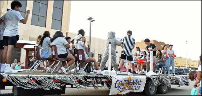 The LHS senior float at the 2023 at the Littlefield Homecoming Parade on Thursday. (Staff Photo by Derek Lopez)