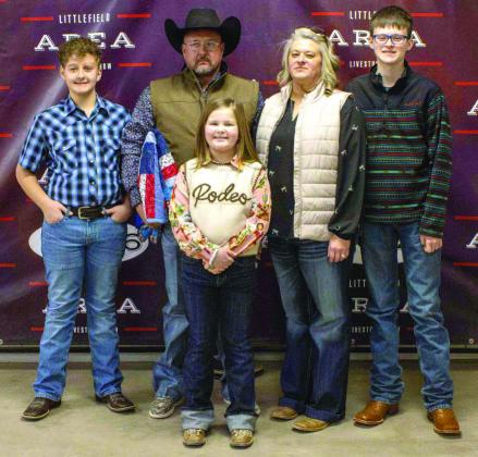 Two 4-H Veteran parents receive Quilts of Valor at Littlefield Area Stockshow