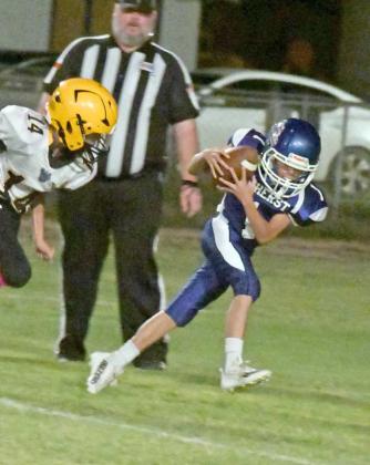 IN FOR SIX - Amherst freshman, Jesus Mata, catches a touchdown pass from Joel Garcia, during the second quarter of the Bulldog’s, 56-0, victory over Wellman-Union on Thursday at Bulldog Stadium. (Staff Photo by Derek Lopez)