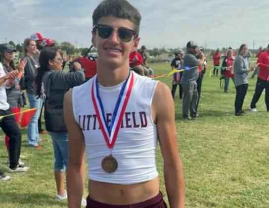Sophomore, Omar Martinez, advances to Regionals on Oct. 25th.