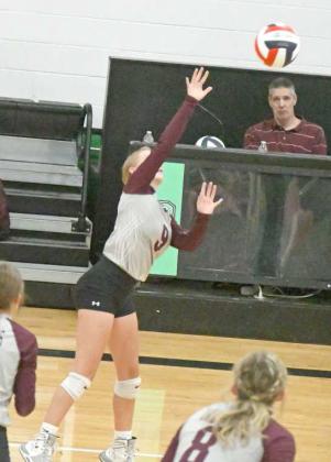 LOOKING FOR A POINT – Littlefield senior, Mykenzie Price, delivers a hit across the net, during set two of the Lady Cats, 2-3, loss to the Lady Buffaloes in their first match of their dual on Tuesday evening at Ropes. (Staff Photo by Derek Lopez)