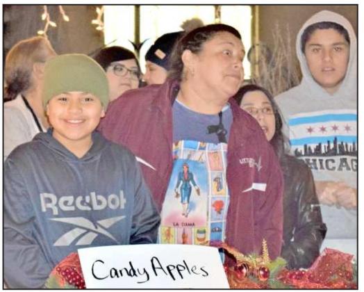 This family’s Holiday on the Square booth featured Hot Tamales and Candied Apples. Hey! it’s a Texas thang, y’all. Merry Christmas!!! (Photo by Ann Reagan)