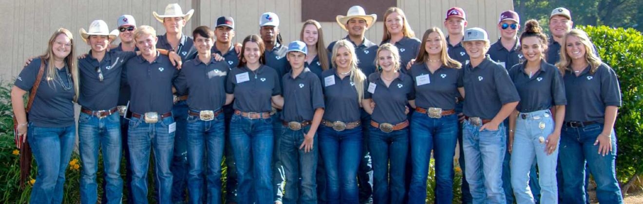 LEARNING EVERYTHING ABOUT BEEF–Two Springlake-Earth FFA members, Clayton Stevenson and Davey Clayton were among these students who attended the Texas Cattle Feeders’ Junior Fed Beef Career and Leadership Program June 22 thru 15, 2021. The four-day camp gives the students an in-depth look into all aspects of the b’eef industry, including managing day-to-day operations on a feedyard. (Photo submitted by S-E FFA)