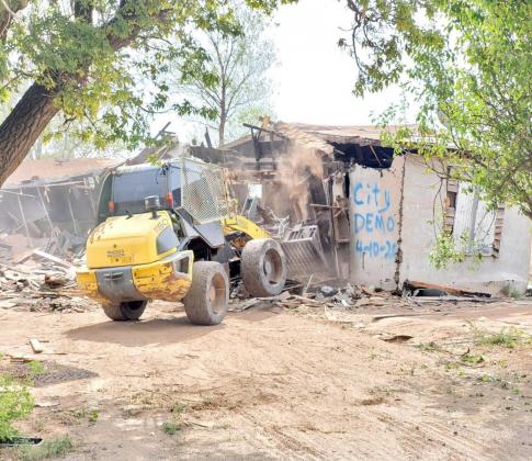 City demolishing dilapidated structures