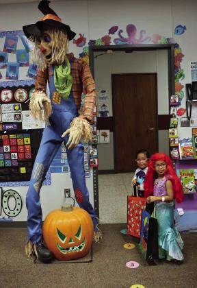 The friendliest TALLEST Scarecrow ever at the Littlefield Primary Fall Festival on Monday October 27, 2025. (Photo by Ann Reagan)