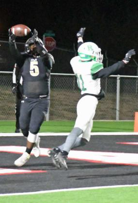 TWO-POINT CONVERSION – Sudan holder Josue Cervera (Not Shown) picks up a low snap on the PAT and scrambles to his left, hitting sophomore, Joel Williams (5), for the two-point conversion in the first quarter of Sudan’s Bi-district victory over Ropes at Slaton on Friday. (Staff Photo by Derek Lopez)