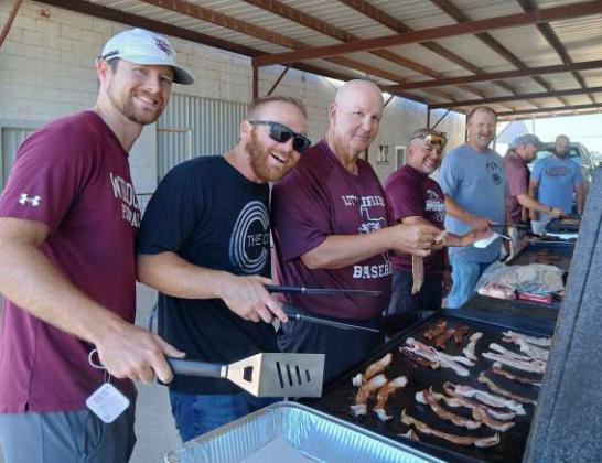 wildcat football program gives back to senior citizens