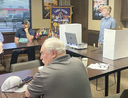 4-H Club Members Give Presentations