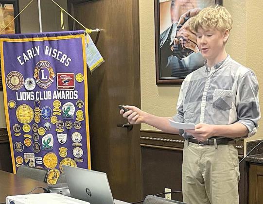 4-H Club Members Give Presentations