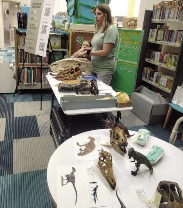 Kendra Wallace of the Museum of Texas Tech University shows dinosaur fossils during a paleontology presentation at the Lamb County Library on June 17. (Photo by Leon Szaniszlo)