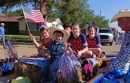 3rd place Float - David Templeton and Grandchildren
