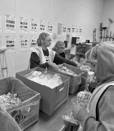 Littlefield Student Council helps out at South Plains Food Bank
