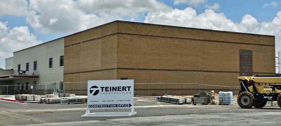 The west side of the building has been bricked at the new Littlefield High School construction site. Teinert construction continues work on the new school building both on the inside and the outside. A full update from the school will be given in the next edition of the Lamb County Leader-News. (Staff Photo by Derek Lopez)
