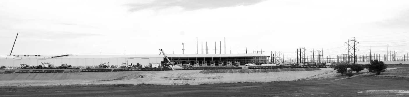Heavy equipment and crews operate at the under-construction Project Caprock site just off Marshall Formby Memorial Highway in Abernathy, Texas. (Photo by Leon Szaniszlo)