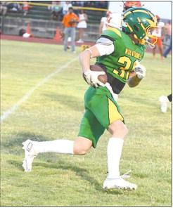 Springlake-Earth’s Levi Hill, takes a carry around the right side for a solid pick-up, during the Wolverines’ home loss to the Dragons last Friday at Wolverine Stadium. (Staff Photo by Derek Lopez)