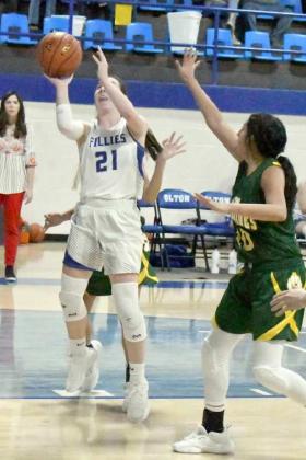 GETTING TO THE BASKET – Olton’s Olivia Cox (21), drives past the defense and gets to the rim for a lay-up, during the second half of the Fillies one-point victory over the Lady Wolverines’on Tuesday. (Staff Photo by Derek Lopez)