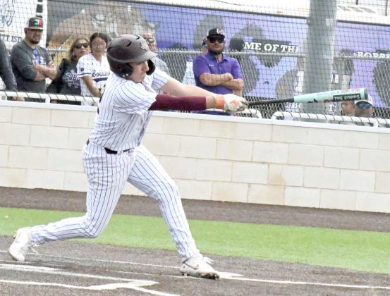 Littlefield’s Ian Mendez beats out an infield single to shortstop, during the bottom of the fifth inning of the Wildcat’s, 6-3, victory over Dimmitt on Saturday. (Staff Photo by Derek Lopez)