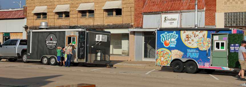 Jettfire Barbeque and Dippin’ Dots were set up on Phelps Ave. on Friday in Littlefield, as the Block Party kicked off the Flatland Music Festival Weekend. Entertainment was provided by the Legal Limit Band. (Photo by Ann Reagan)