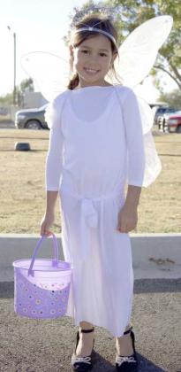 Madison Spain was an angel at Lamb Country Sheriff’s Office Trunk-or-Treat. (Photo by Rhode Duenas)