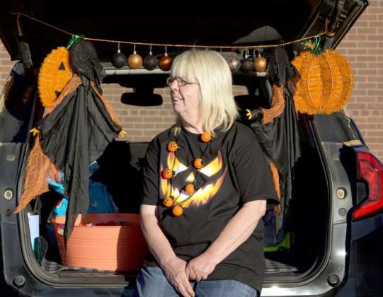 Ann Robison hands out candy at the Lamb Country Sheriff’s Office Trunk-or-Treat on Saturday, Oct. 26. (Staff Photo by Rhode Duenas)