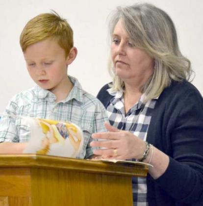HE LEARNED TO READ – Before the “Citizens of the Year” were introduced by Robyn Patterson, she and her grandson, Harvey Patterson, demonstrated the reading of a book. The three women honored were readers who went to the Amherst School to read with children, to help them gain skills to read. Robyn then introduced Dixie Sanders, Sue Ellen Priddy, and Joy Patterson, who were applauded for their community service of reading to students. (Staff Photo by Joella Lovvorn)