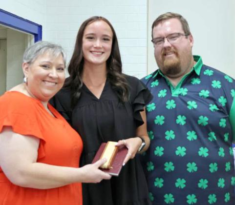 Kathy Lostroh and Brandon Albus presented the first of two ' I Dare You Awards' was presented to Kealee Bussey during the Lamb County 4-H Awards Banquet held in Olton, Texas on August 16, 2025. (Photo by Ann Reagan)