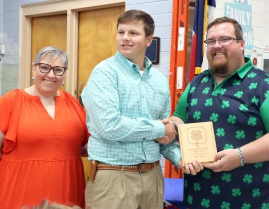 Reese Moore received the Senior Parade of Champions Award for 2025, presented by Brandon Albus and Kathy Lostroh. (Photo by Ann Reagan)
