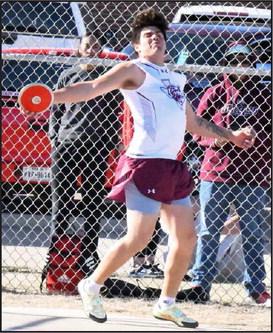 Angel Salazar, first place men’s discus. (Staff Photo by Derek Lopez)