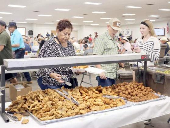 LCEC members enjoyed a meal catered by River Smith’s of Lubbock Texas. (Photo by Ann Reagan)