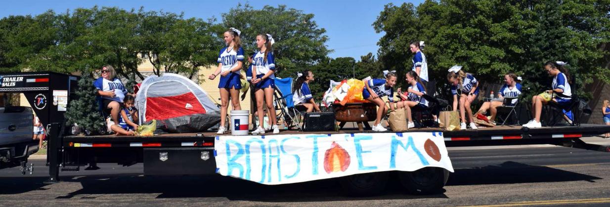 Olton Junior High Cheer’s “Roast’em”, Float got second place in the parade. (Photo by Ann Reagan)