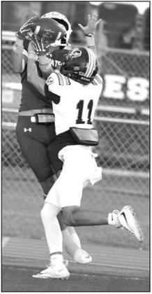 Littlefield’s Jayden Barrio (1) catches a touchdown pass from Sammy Saenz, during the first quarter of the Wildcats’ victory over Muleshoe last Friday. (Staff Photo by Derek Lopez)