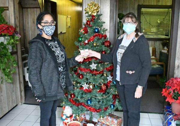 SPREADING HOLIDAY CHEER