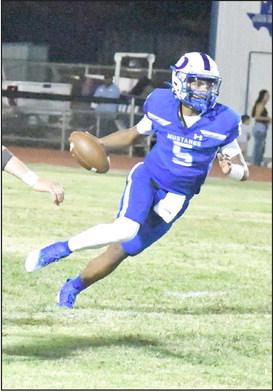 Wildcats fend off Mustangs, 32-28, for first win of season