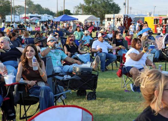 The crowd was kicking back and enjoying some live entertainment from Tracy Byrd, Los Tigrillos and Mason and the Gin Line on Saturday at the Flatland Music Festival. (Photo by Ann Reagan)