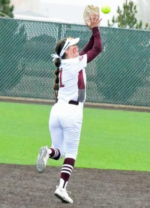 LAdy Cats open district with win over Fillies, 21-11