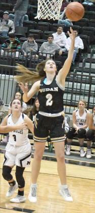 GETTINGTO THE BASKET— Sudan sophomore, Stevi Lockhart (2), gets by the Muleshoe defense and puts up a lay-up, during the first half of the Nettes’, 50-28, victory over the Muleshoe on the road on Monday. (Staff Photo by Derek Lopez)
