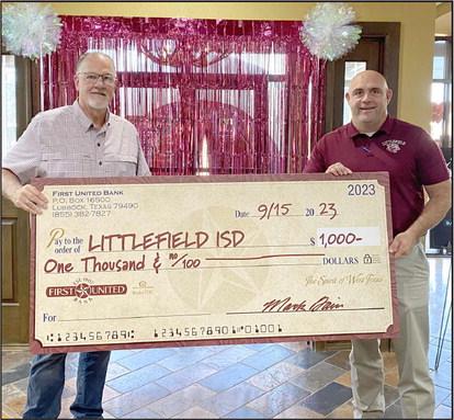 FIRST UNITED BANK presented a check for $1,000 to Littlefield ISD on Friday morning. This donation was made in conjunction with the Littlefield Branch’s friendly Spirit Rivalry with the Lamesa Branch in preparation for Friday night’s game. Shown is Littlefield First United Bank Branch President Lance Broadhurst and Assistant Superintendent Mitch McNeese. (Staff Photo by Derek Lopez)