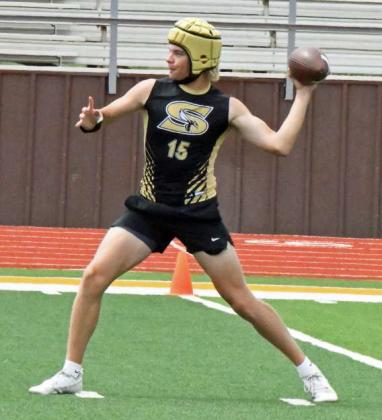Caleb Groetken finds Marcello King in the endzone for a touchdown, during their 7v7 match-up against Wink on Saturday in Sudan. (Staff Photo by Derek Lopez)
