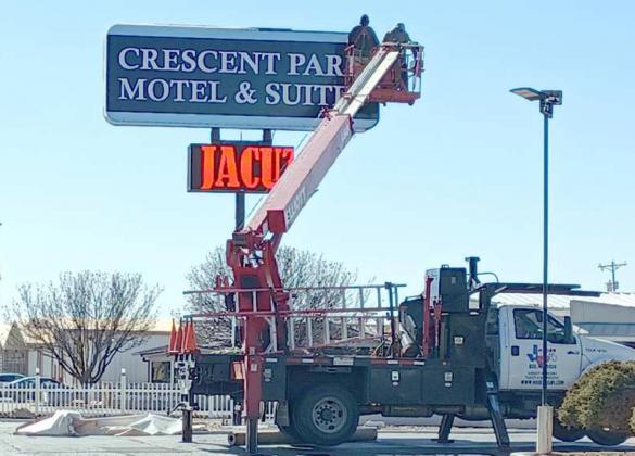 CRESCENT PARK MOTEL &amp; SUITES