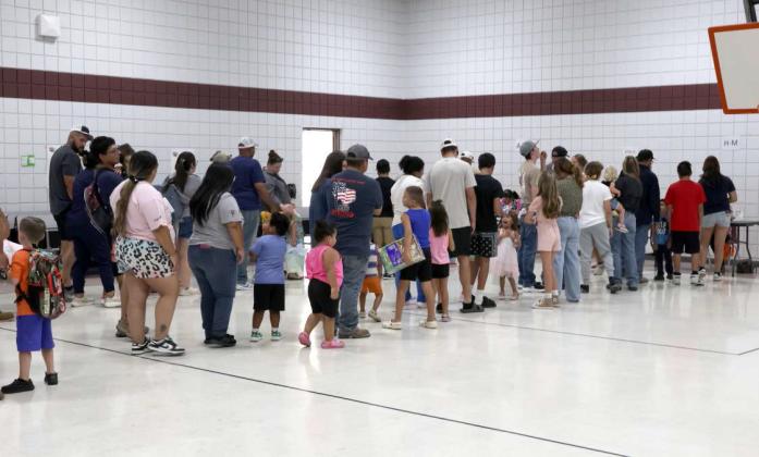 Parents and teachers wait in line to find out who their children’s teacher is for Meet the Teacher night at Littlefield Primary School on Monday, August 18th. (Photo by Ann Reagan)