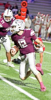 Littlefield quarterback Chip Green, calls his own number and takes the ball around the left side for a 16-yard touchdown run in the second quarter of the Wildcats’ Bi-district win over Friona, in Clovis, N.M. on Friday. (Staff Photo by Derek Lopez)