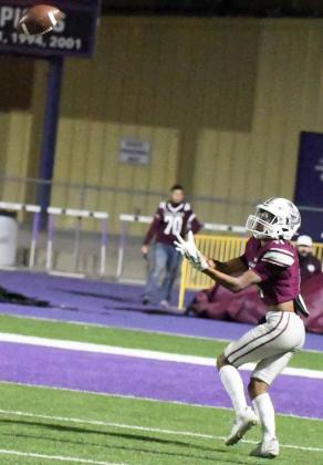 Littlefield junior receiver, Zane Champion, catches a wide open touchdown pass on the Littlefield sideline, to open the second half of the Wildcat’s Bi-district victory over Friona in Clovis, N.M. on Friday in the Class 3A Football Play-offs. (Staff Photo by Derek Lopez)