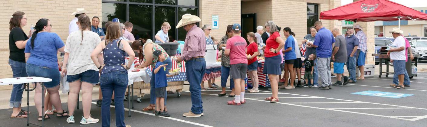 Citizens gathered at First Federal Bank’s annual 3rd of July Celebration on Wednesday from 3:30 p.m. to 5:30 p.m. There were free hot dogs, music and prizes. (Photo by Ann Reagan)